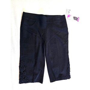 Nygard LUXE SLIMS Women's Black Petite 2.5 Capri With Lace Size M